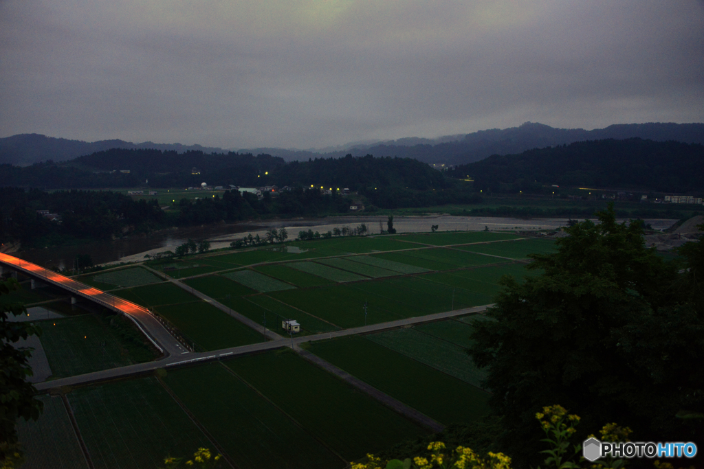 信濃川・夜明け前