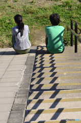 微妙な距離の二人