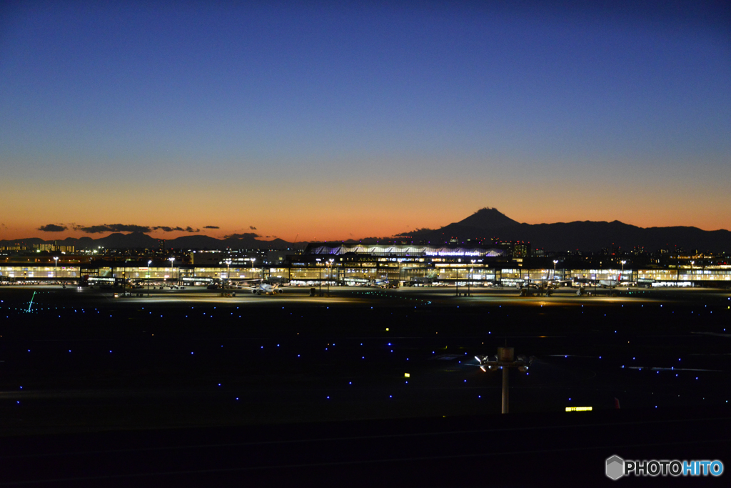 宵の空港
