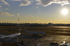 穏やかな夕暮れ空港