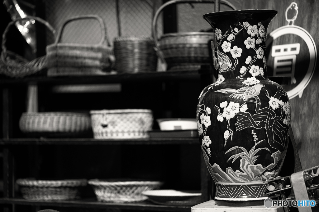 濃藍色の壺