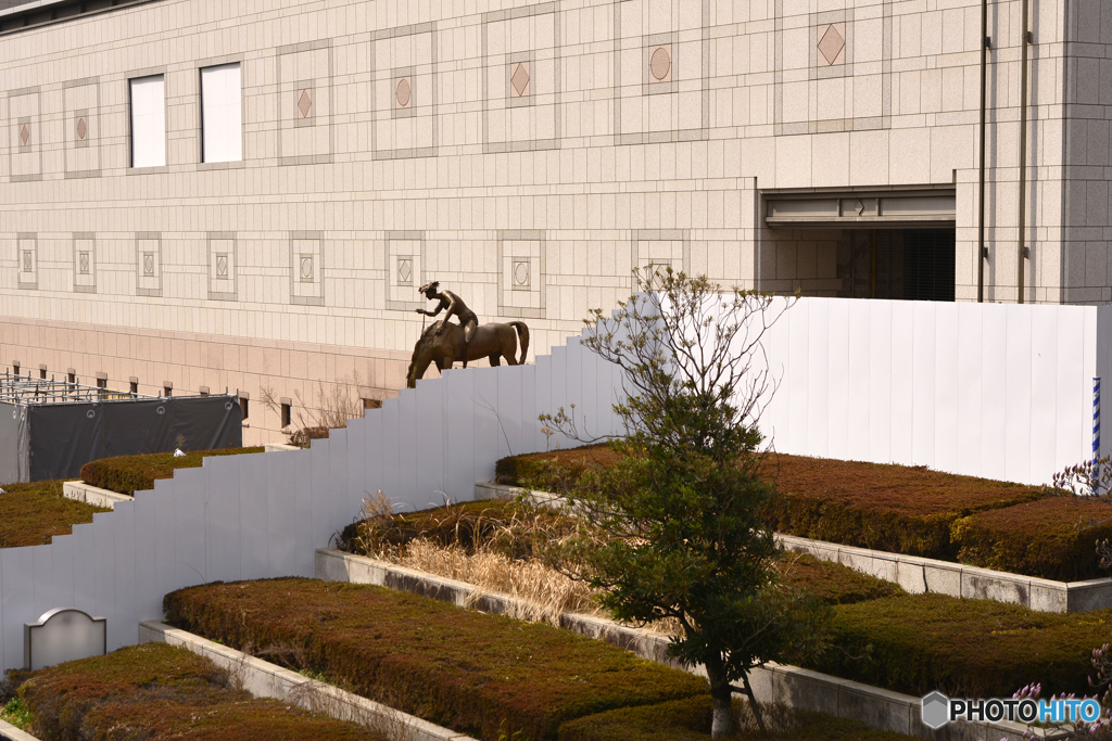 工事中の横浜美術館