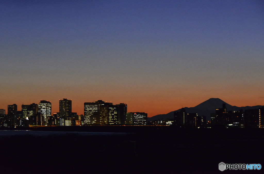 街の夕暮れ