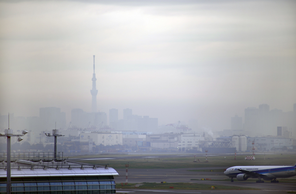 霞む街