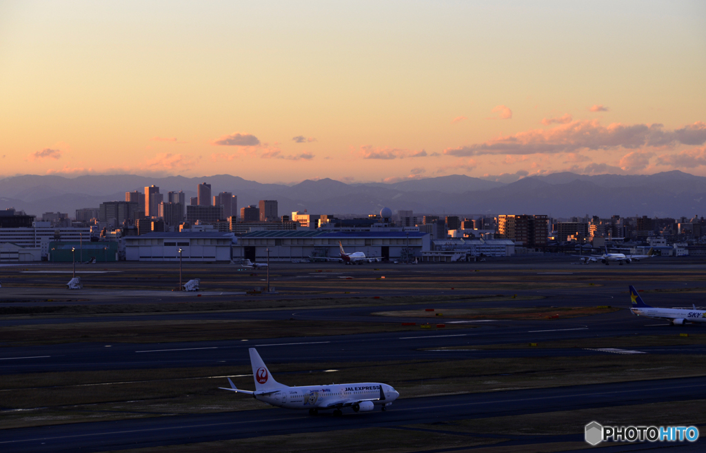 冬・空港・夕景----①