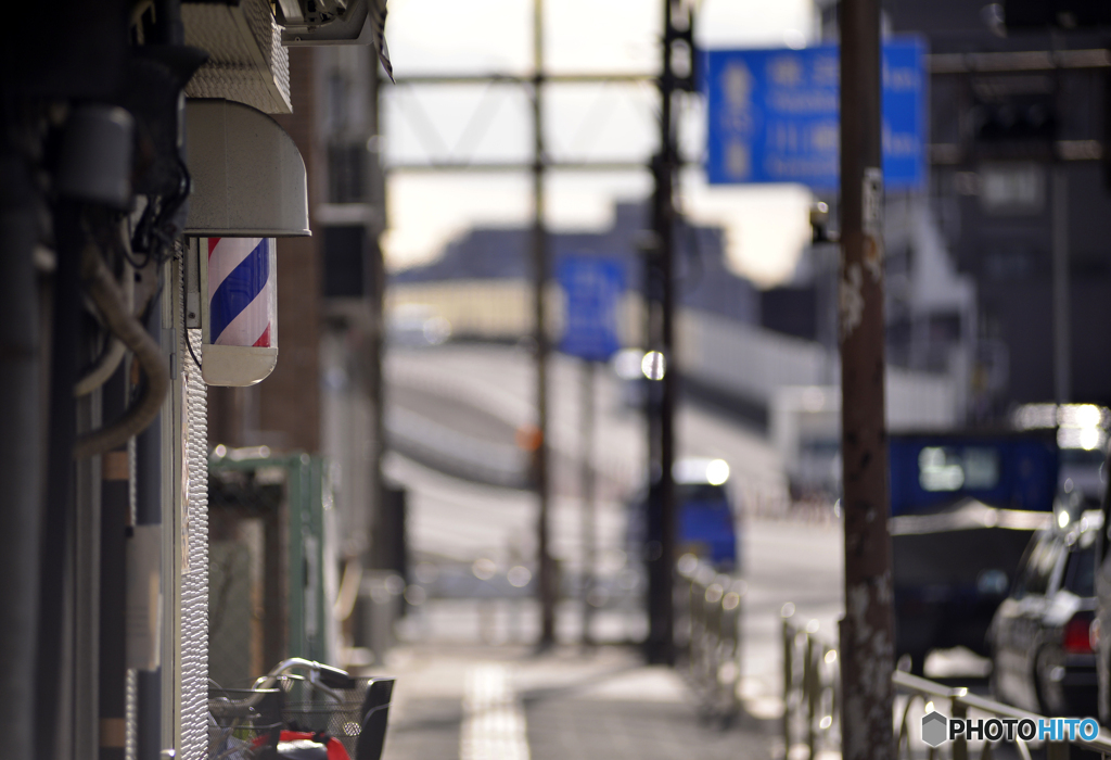 国道沿いの散髪屋