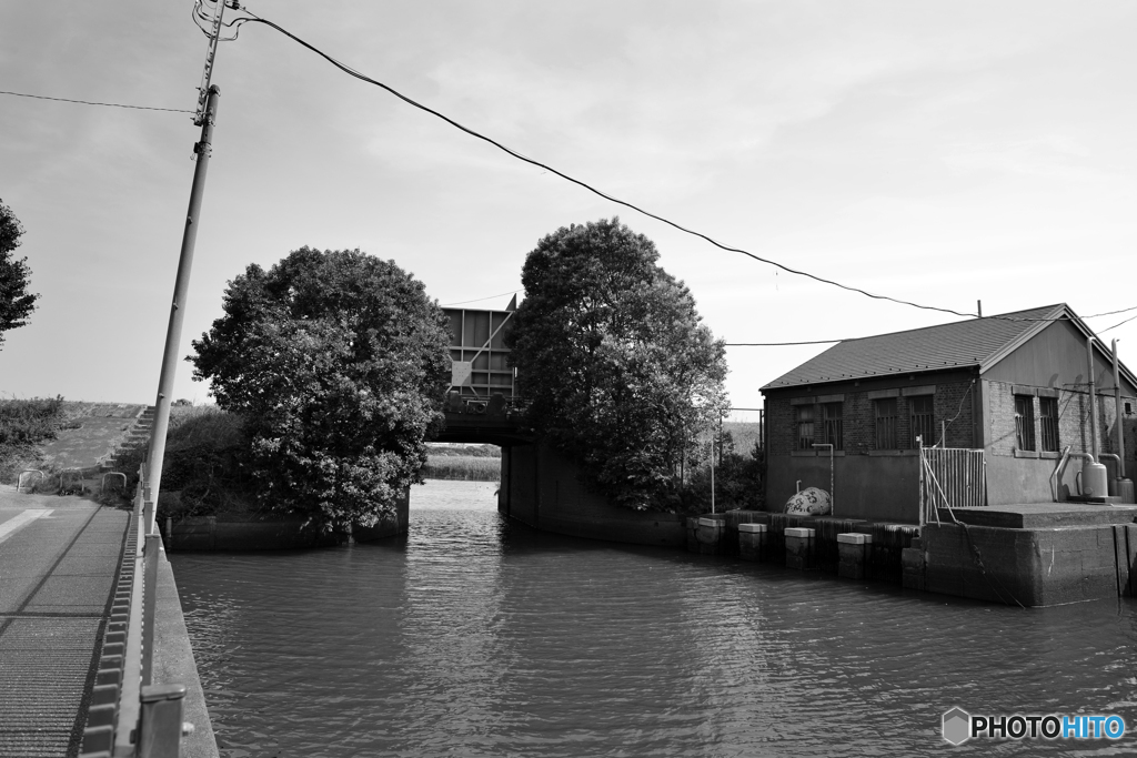 モノクロ散歩---②