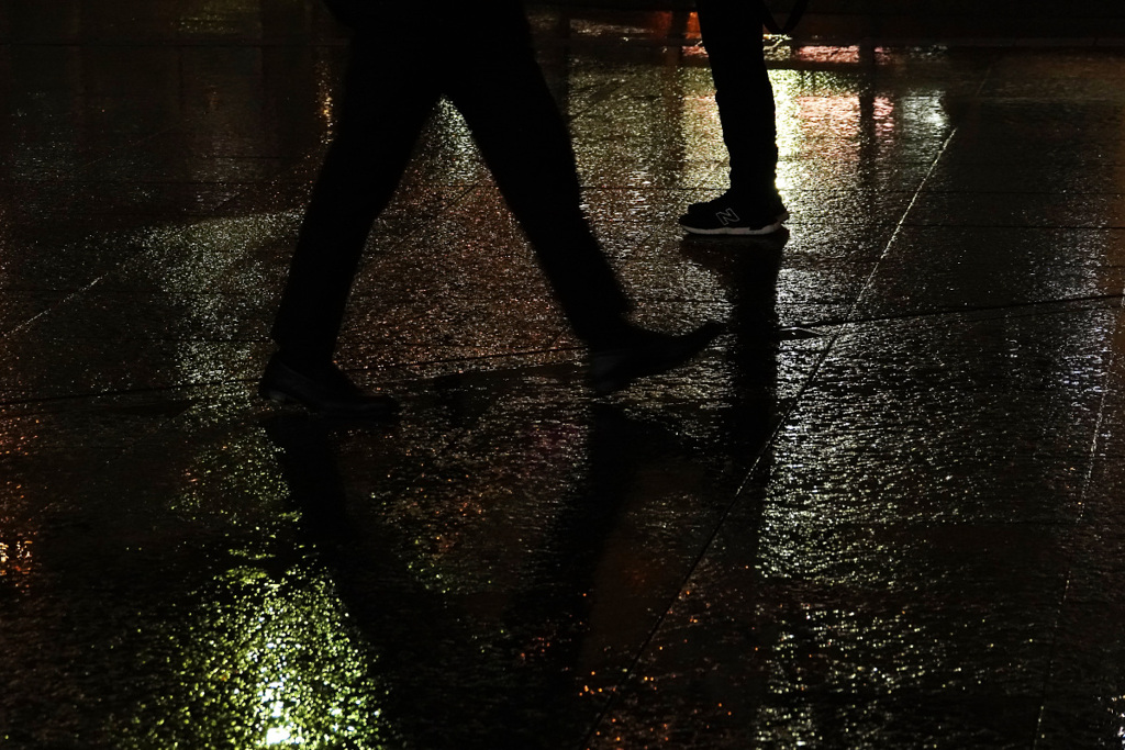 雨の舗道