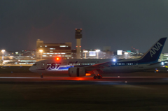 Boeing 787-881 JA818A