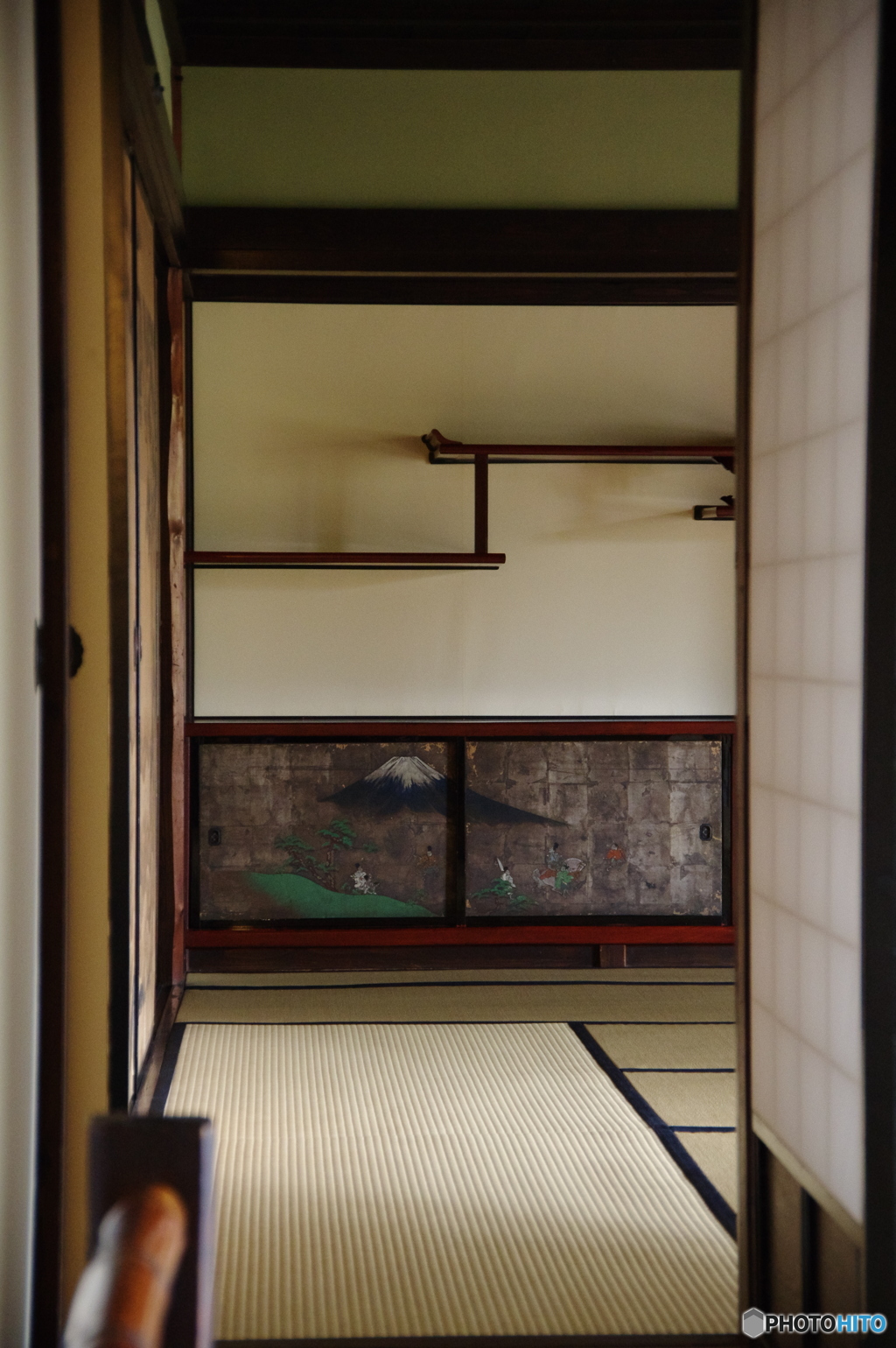 違い棚と富士絵