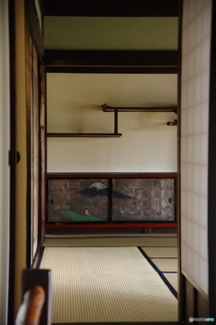 違い棚と富士絵