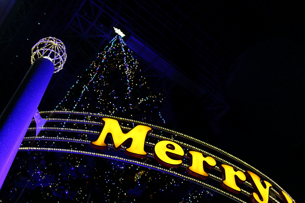 京都駅ビルクリスマスイルミネーション　22ｍツリー