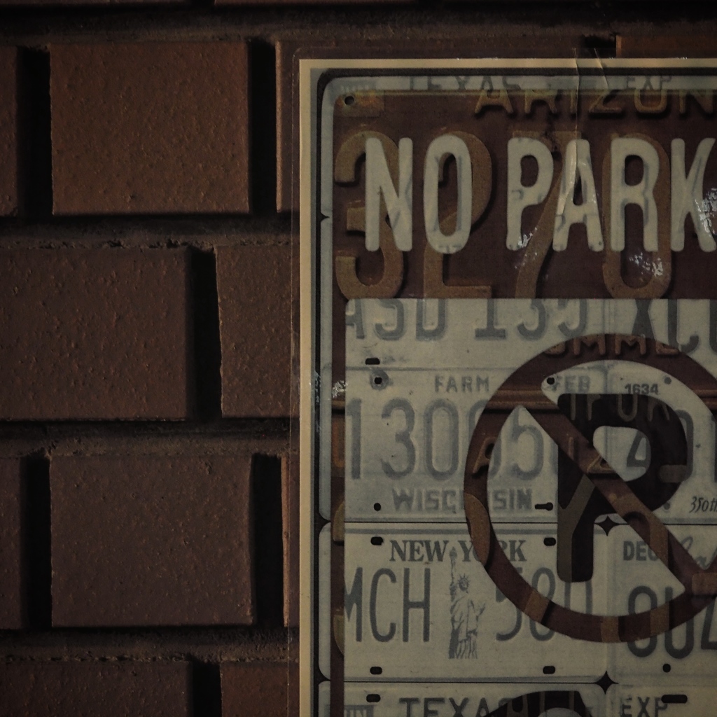 NO PARKING