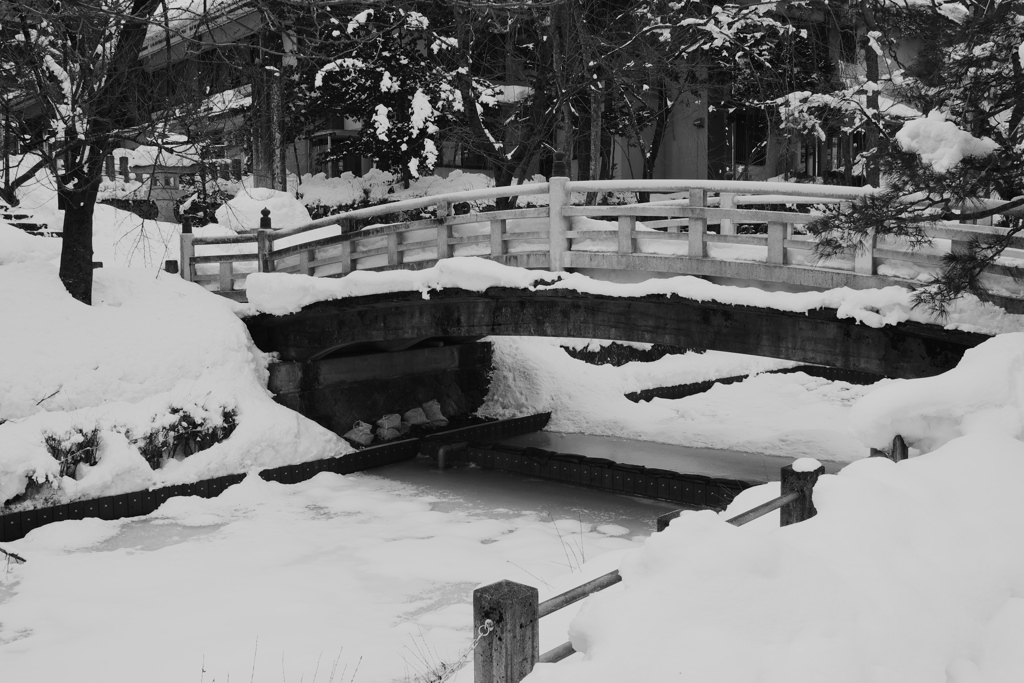 凍てつく橋