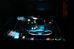DJ