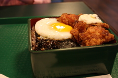 道南旅行　ラッキーピエロ　チャイニーズチキン2段のり弁当L