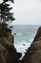 岩の間の日本海