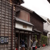 蔵造の町の路地で
