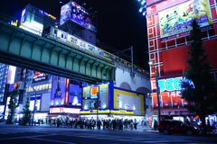 電気街の夜