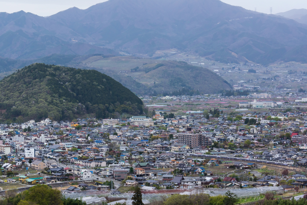 甲斐の盆地から見届ける