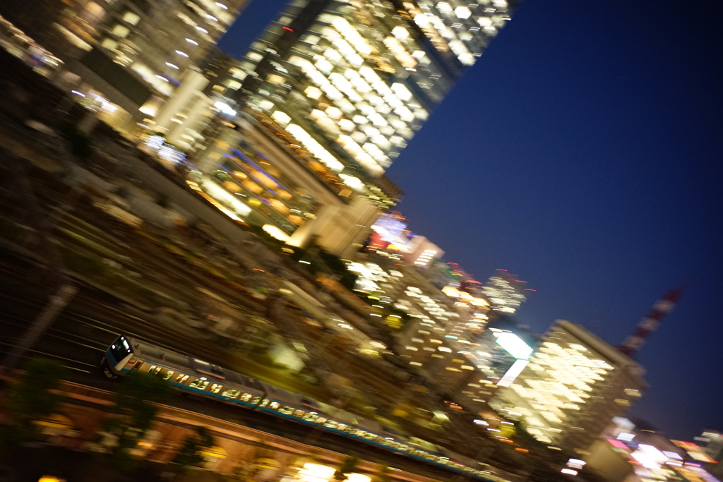 流れる夜景