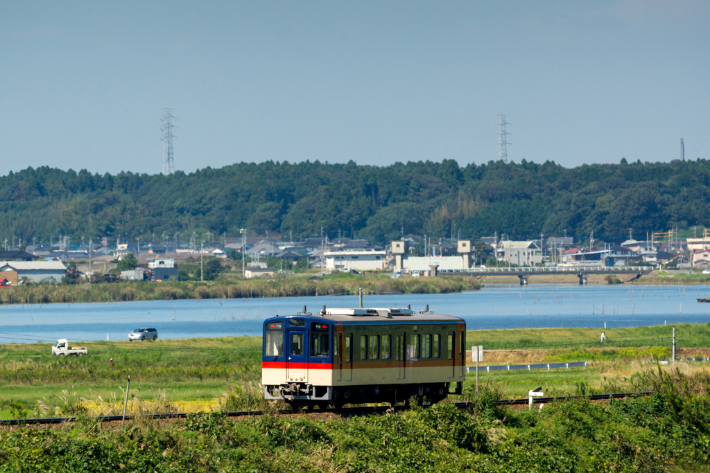 湖畔のそばを駆ける