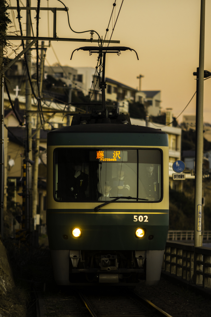 橙色に照らされて