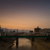 山麓の街の夕暮れ