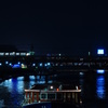 水上バスのある夜景