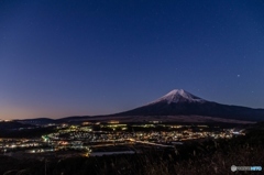 忍野の夜明け