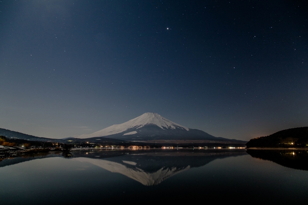 月夜の逆さ富士