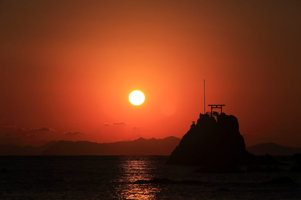 牛ノ浜に日が沈む　