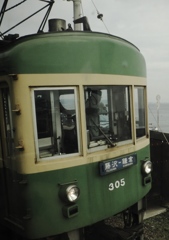 江ノ島電鉄　由比ヶ浜。