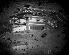 雨の弁天堂その２