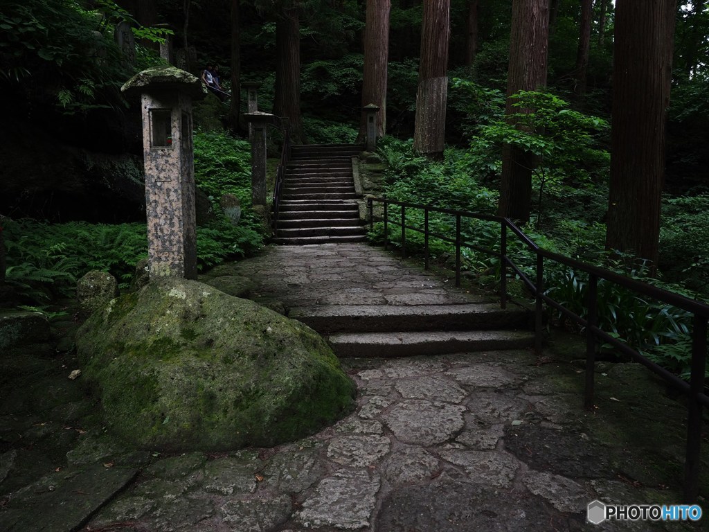 山寺への階段