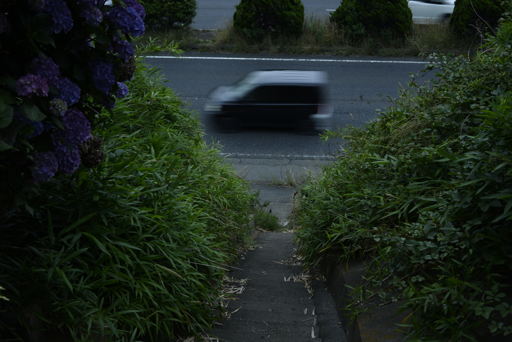 階段から幹線道路