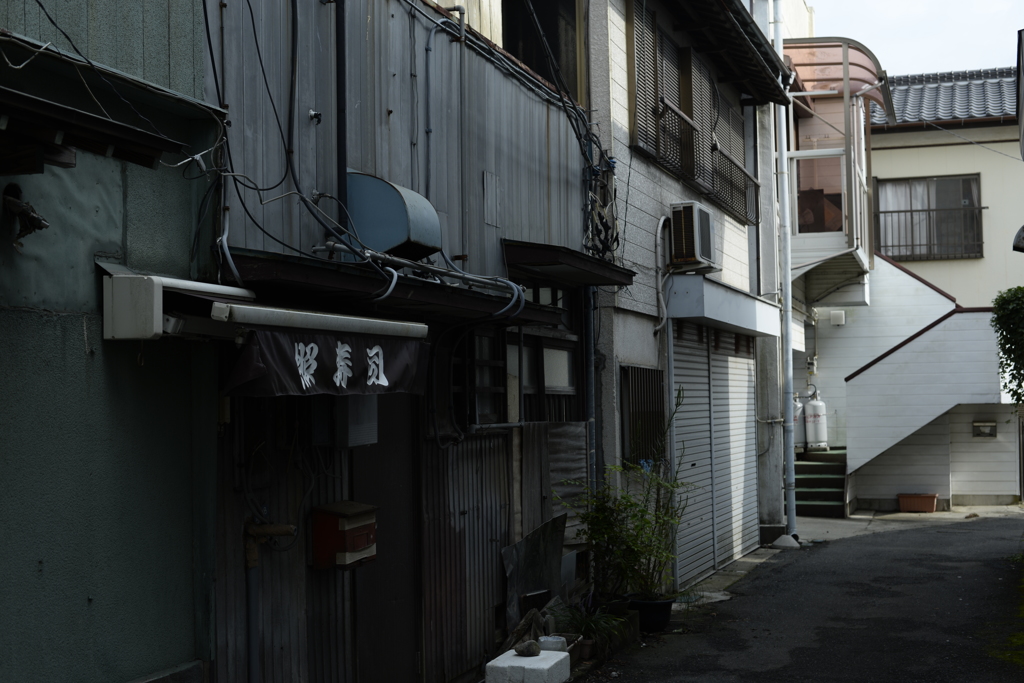 路地裏の寿司屋