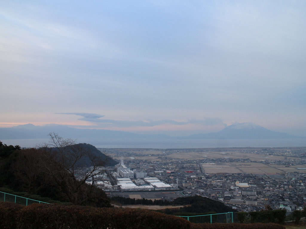 クジラ雲と噴煙と桜島と