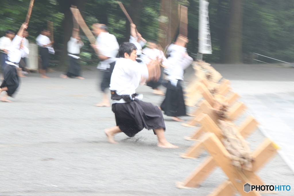 一斉に掛かれ!
