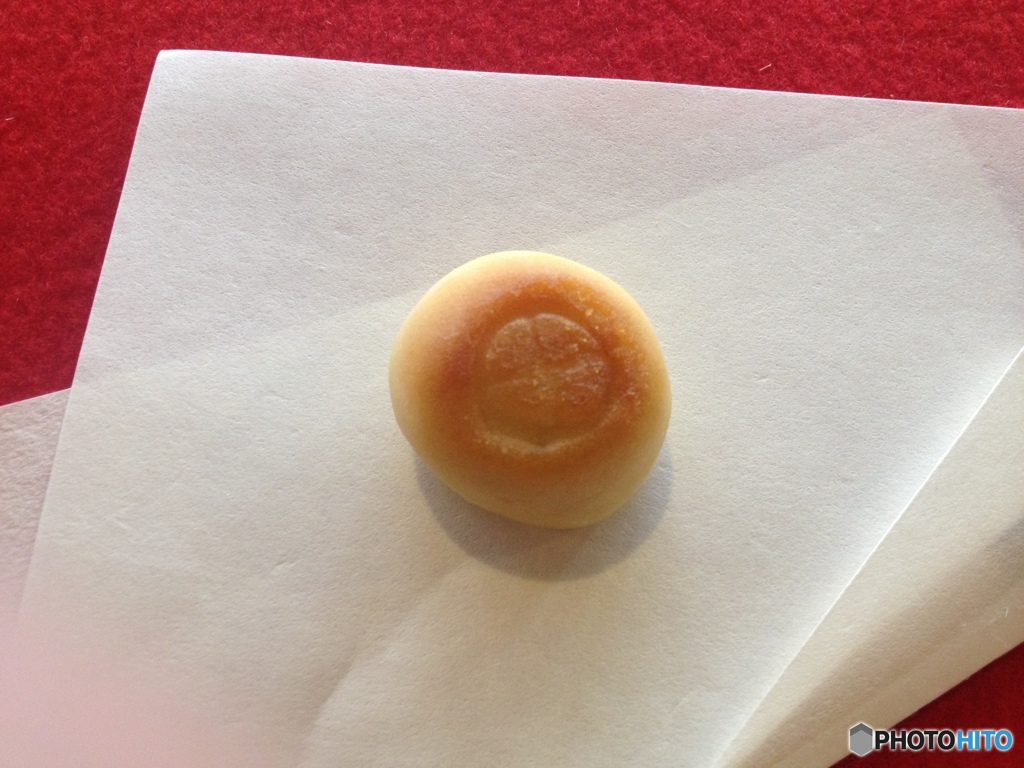 丸に十字の茶菓子