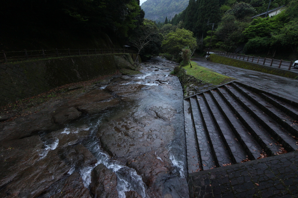 変な川見つけた