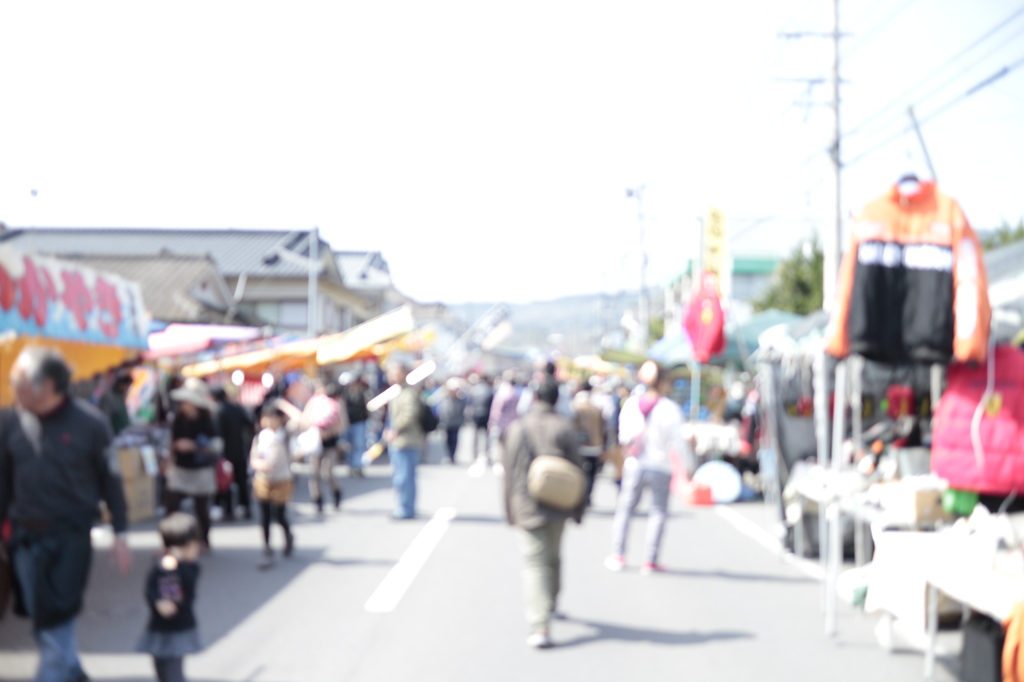 初午祭の喧騒「だけ」が伝わればいい（ぼかし版)