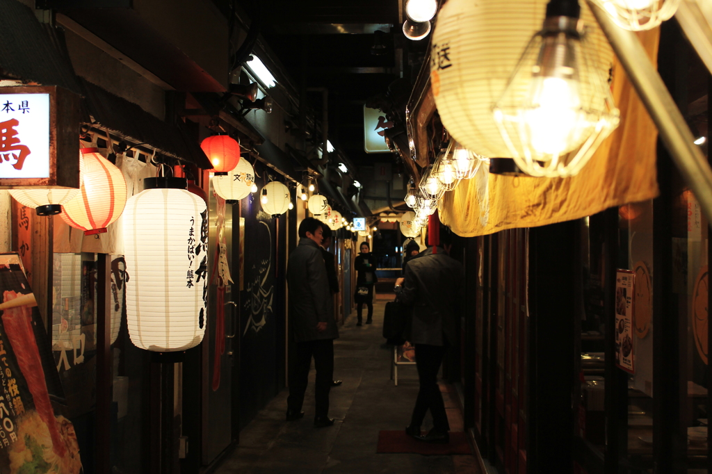 夜の居酒屋横丁