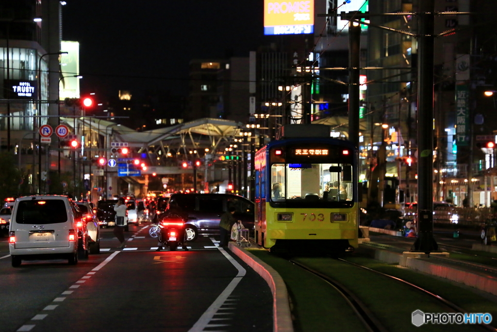 繁華街のワンマンカー