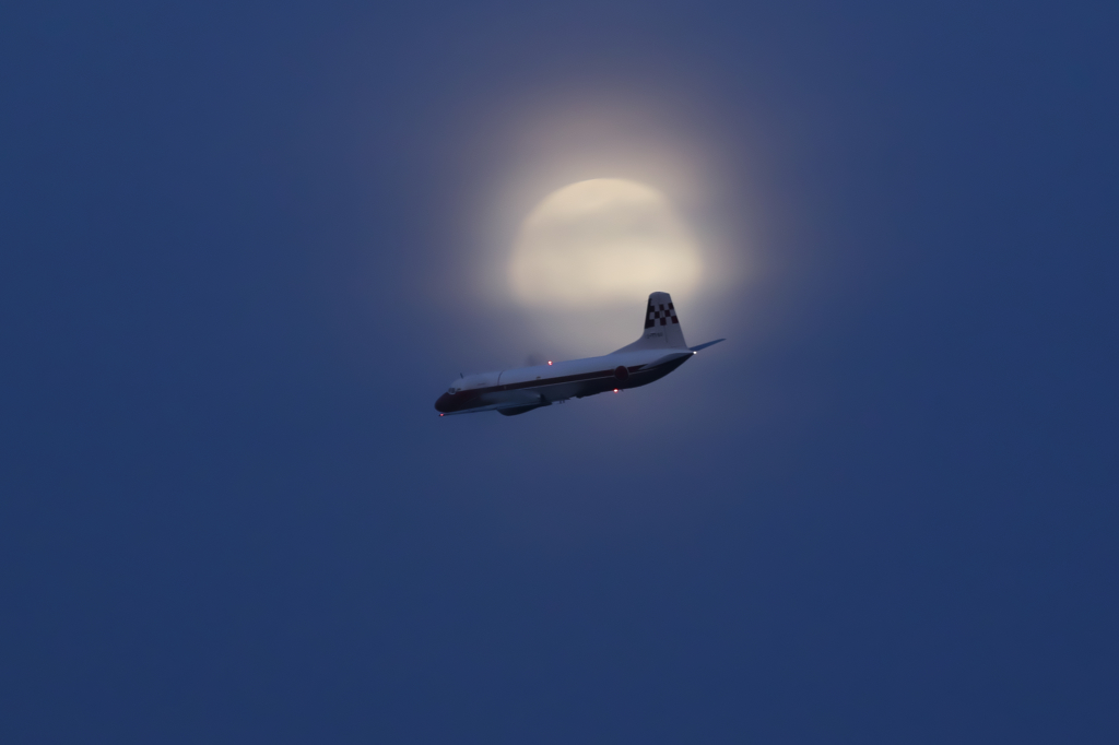 朧月夜のYS-11