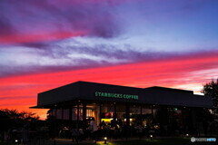 コーヒーショップの向こうの夕焼け コーヒーショップの向こうの夕焼け