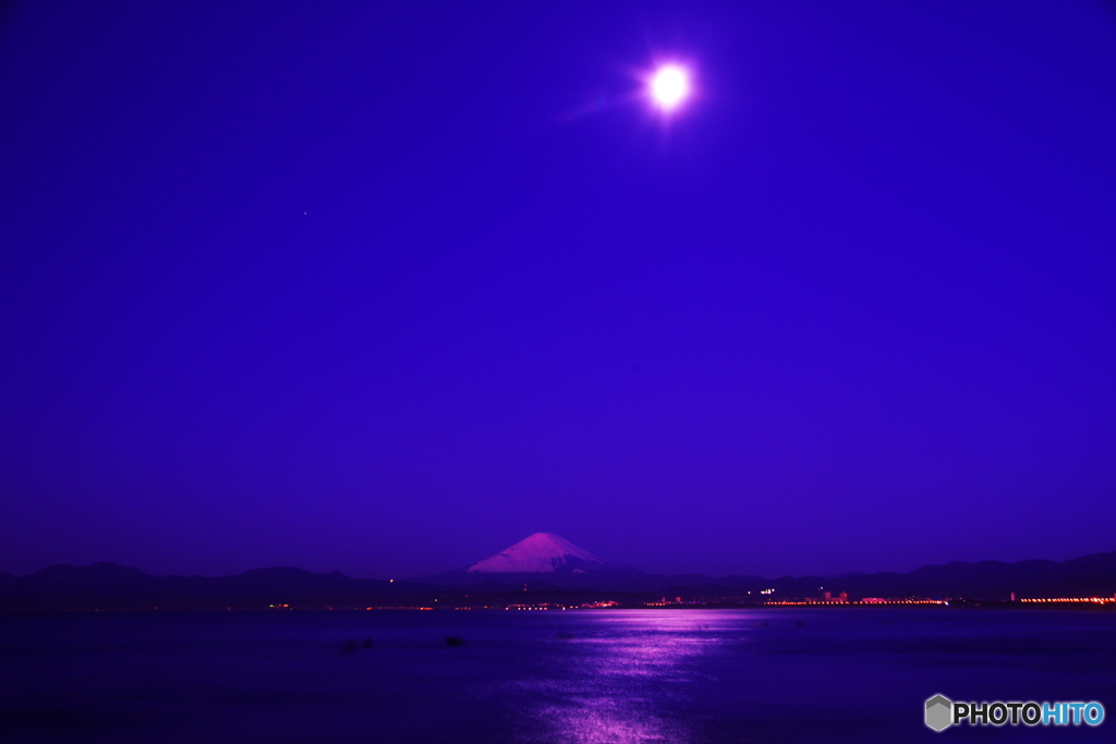 月下秀峰(2010年12月)