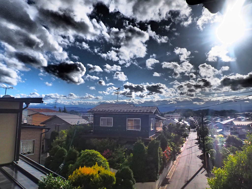 千切れ雲東へ