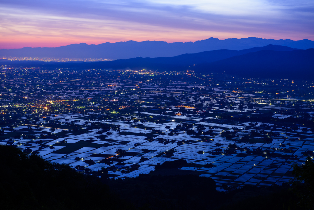 散居村の夜明