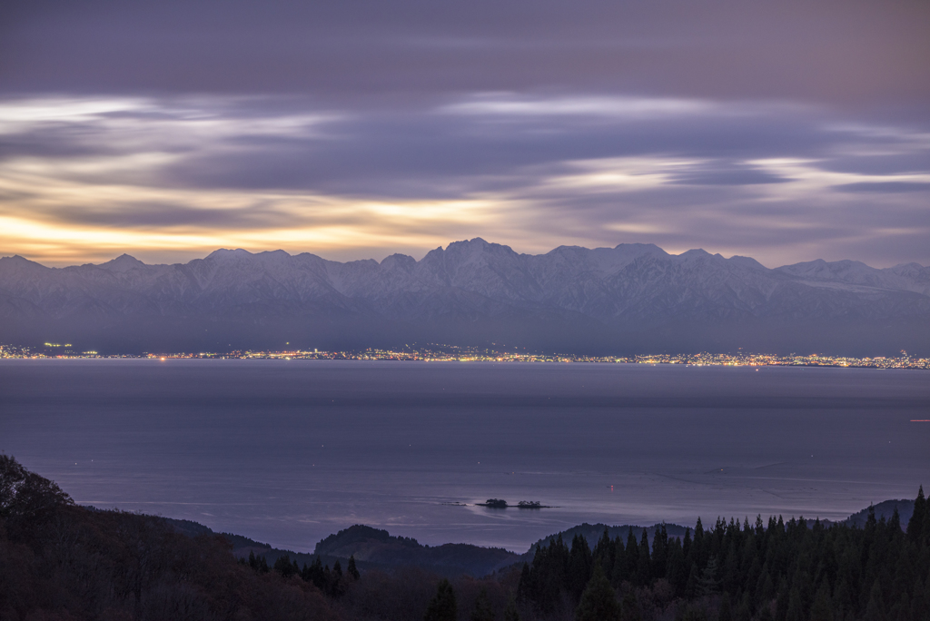 海越しの立山連峰